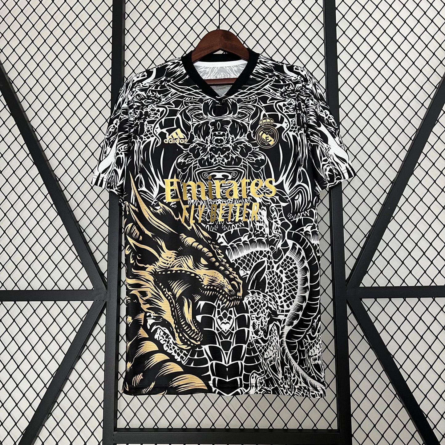 23/24 REAL MADRID GOUDEN SLANG