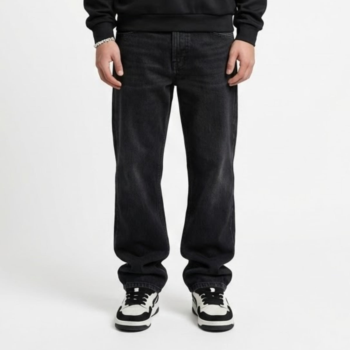 STRAIGHT FIT — JEANS