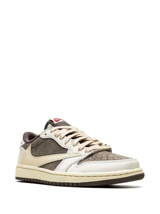 AIR JORDAN 1 LOW OG TRAVIS SCOTT REVERSE MOCHA — SNEAKERS