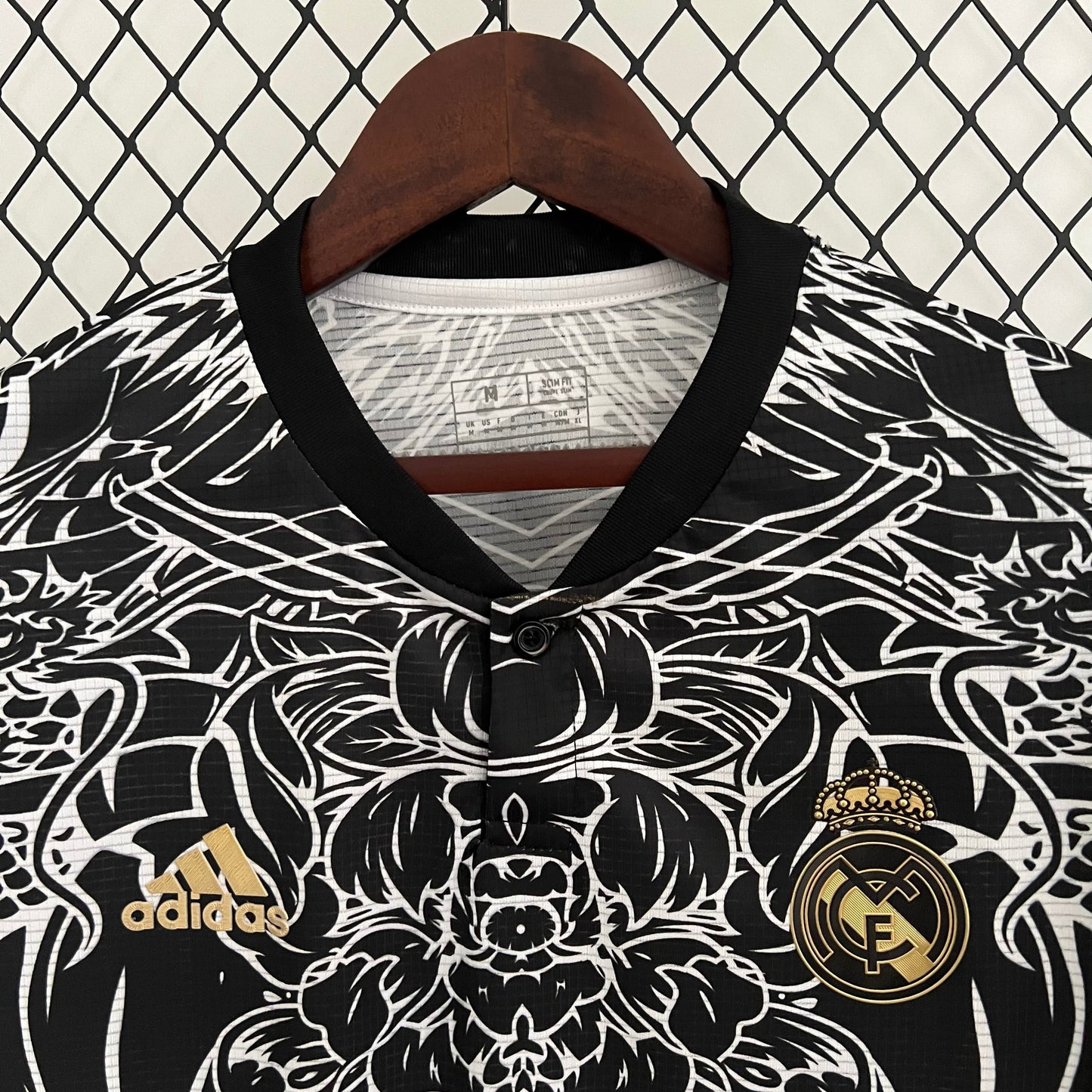23/24 REAL MADRID GOUDEN SLANG