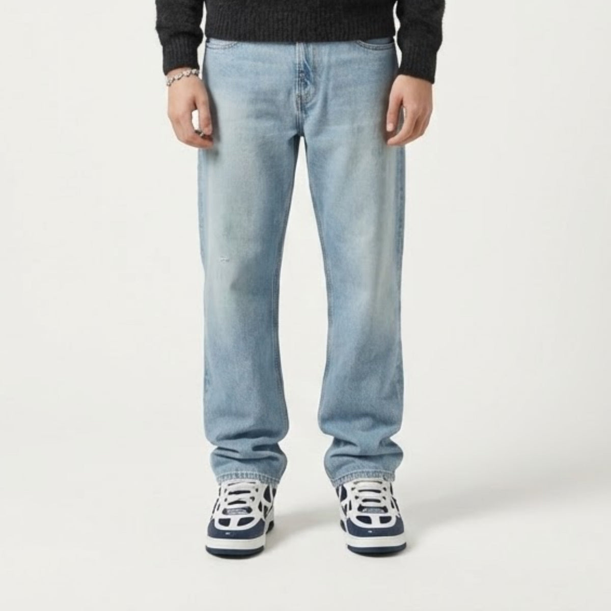 STRAIGHT FIT — JEANS