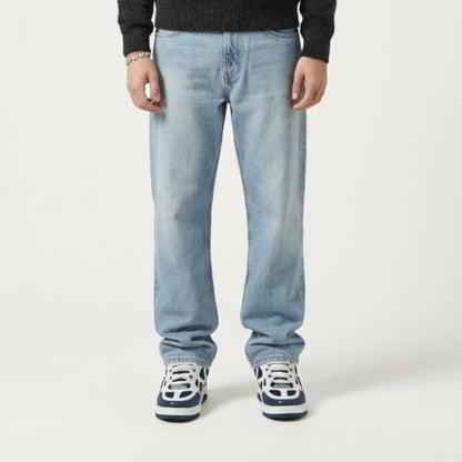 STRAIGHT FIT — JEANS
