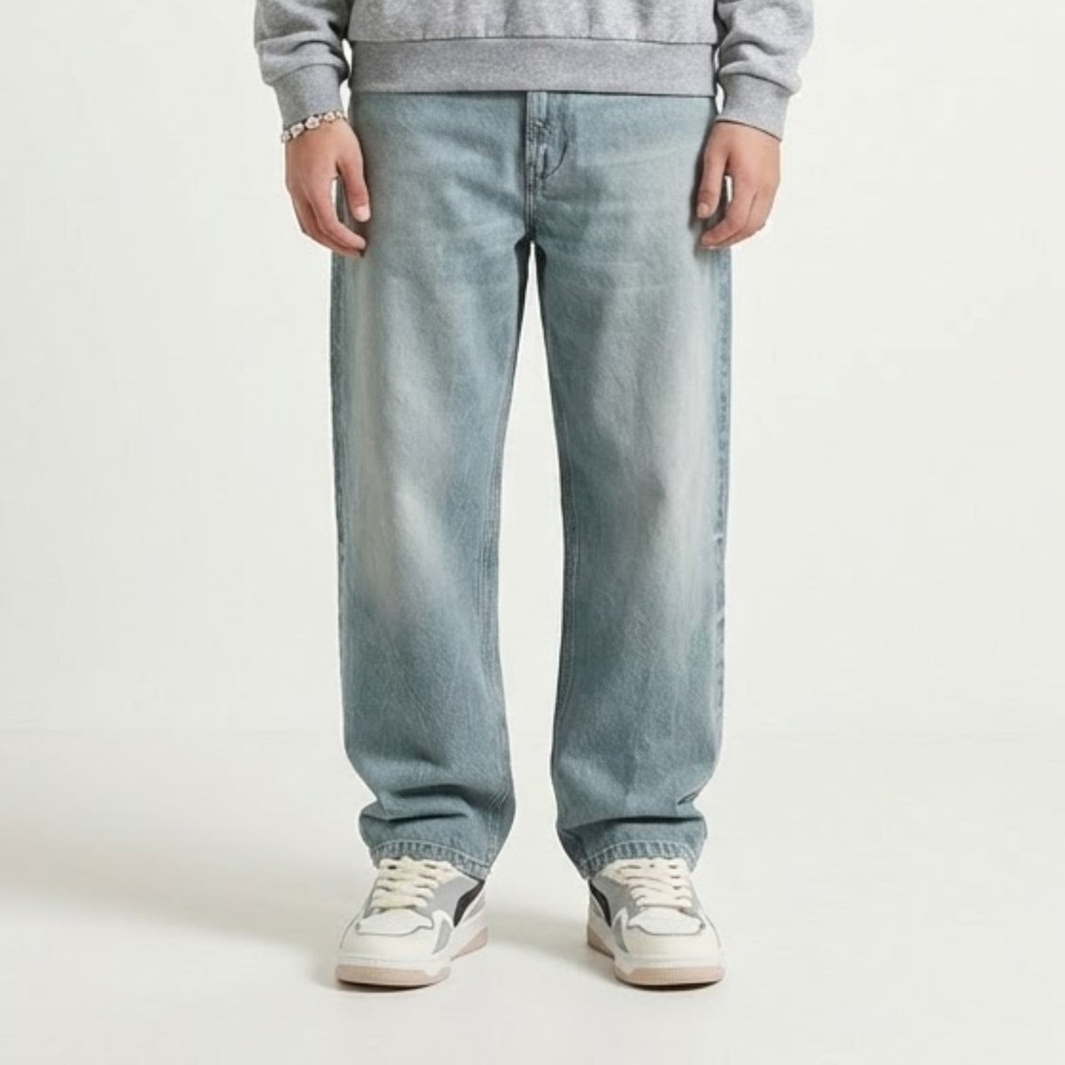 STRAIGHT FIT — JEANS