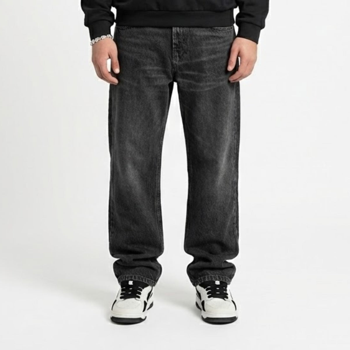 STRAIGHT FIT — JEANS