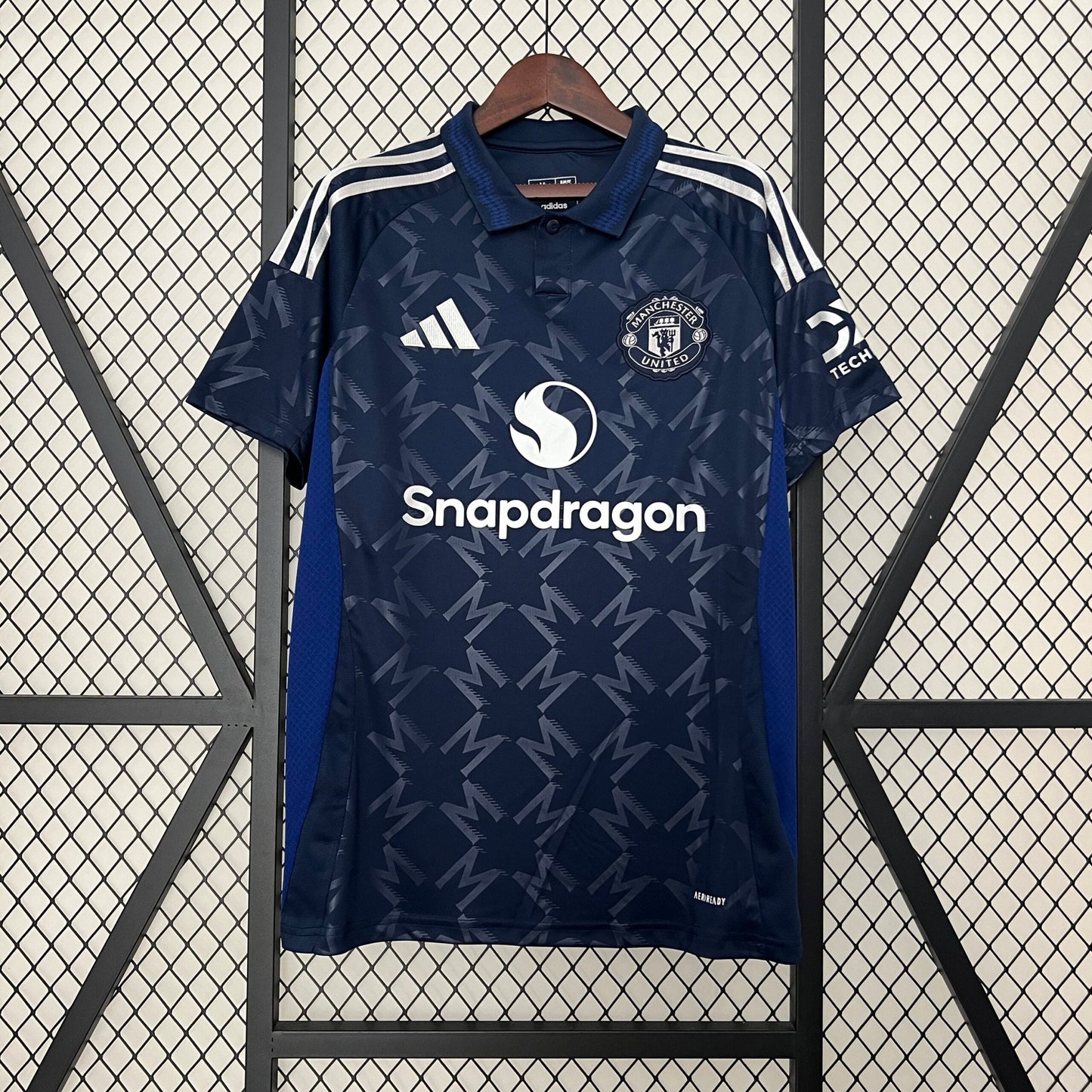 MANCHESTER UNITED 2024/25 SHIRT I 50% KORTING!