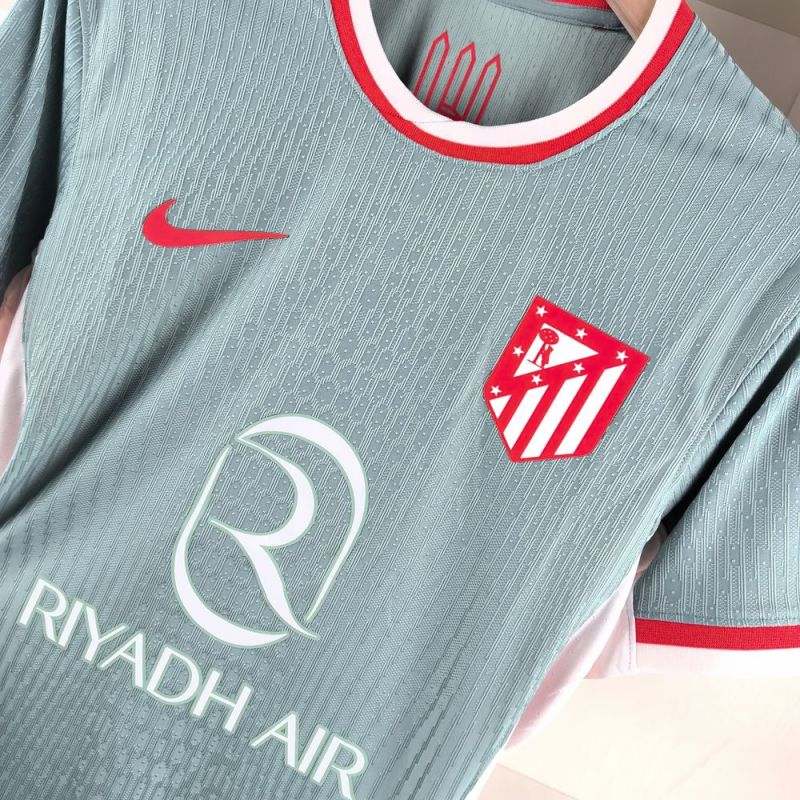 Atletico Madrid 2024/25 uitshirt detail