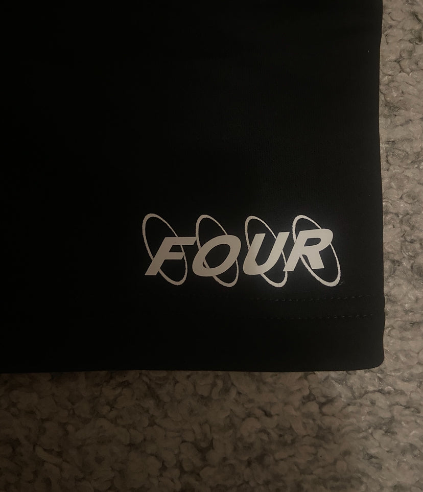 Four Amsterdam Broekje zwart — logo op de pijp