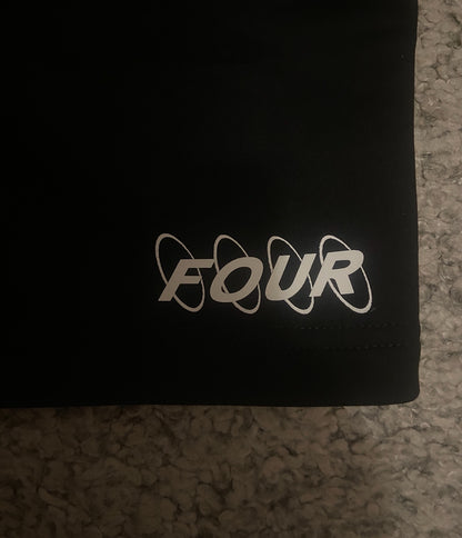 Four Amsterdam Broekje zwart — logo op de pijp