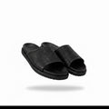 Louis Vuitton — Slippers