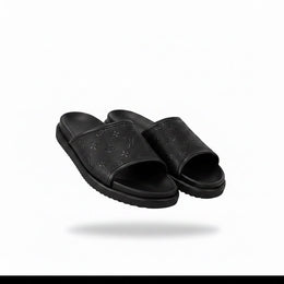 Louis Vuitton — Slippers