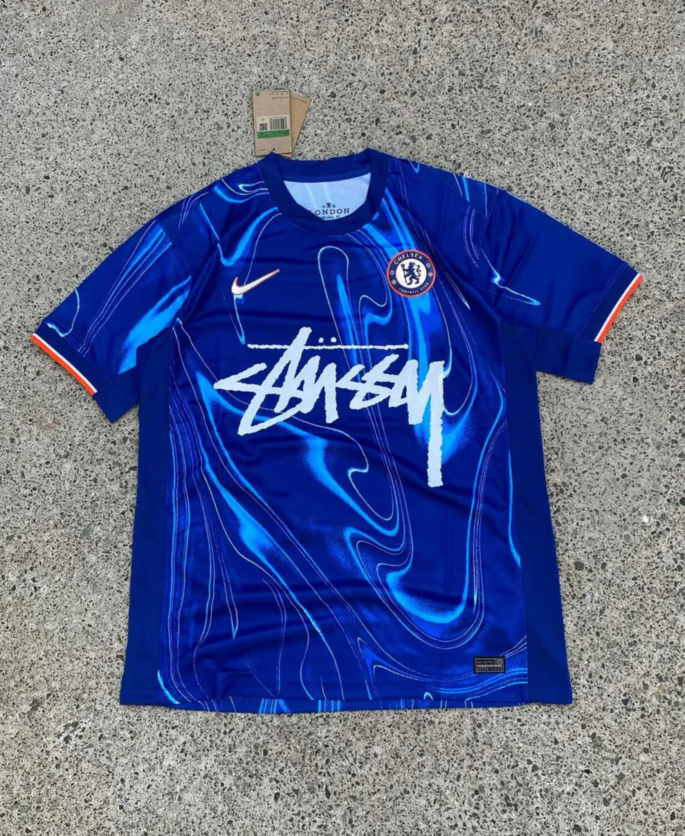 STUSSY X "CHELSEA" JERSEY - BLAUW (Editie 2024/25)