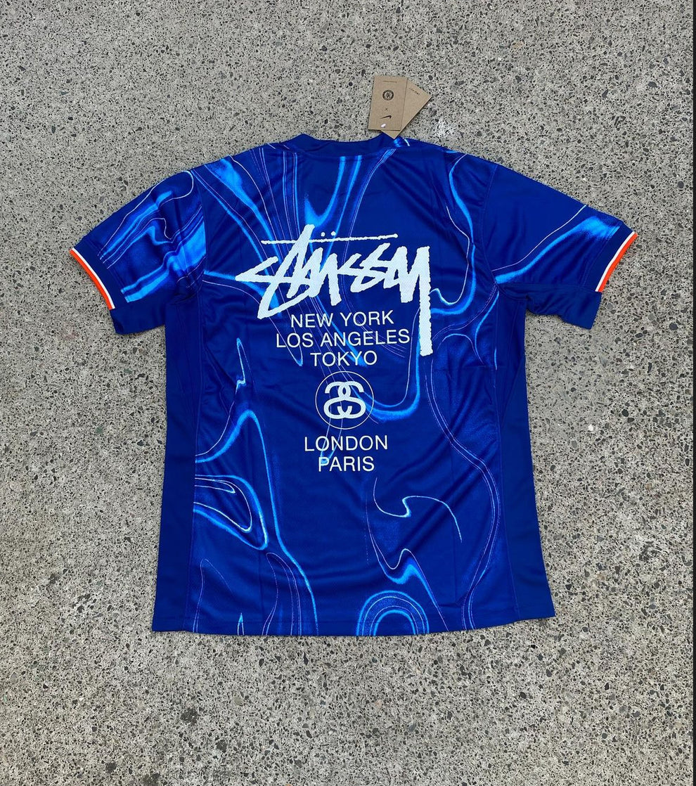STUSSY X "CHELSEA" JERSEY - BLAUW (Editie 2024/25)