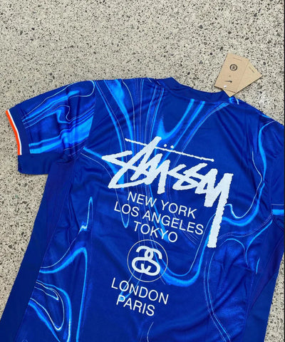 STUSSY X "CHELSEA" JERSEY - BLAUW (Editie 2024/25)