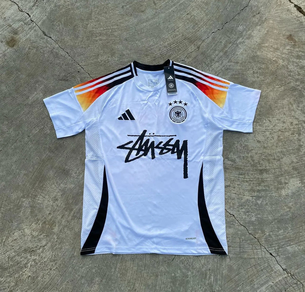 STUSSY X "DUITSLAND" TRUI - WIT