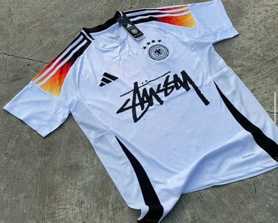 STUSSY X "DUITSLAND" TRUI - WIT