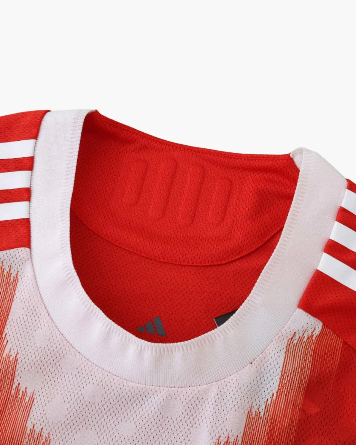 FC Bayern Munchen 25/26 thuisshirt detail