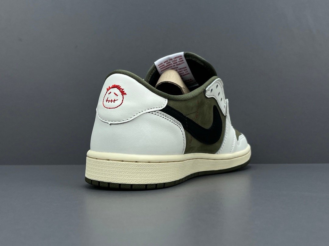 AIR JORDAN 1 RETRO LOW OG SP TRAVIS SCOTT MEDIUM OLIVE — SNEAKERS