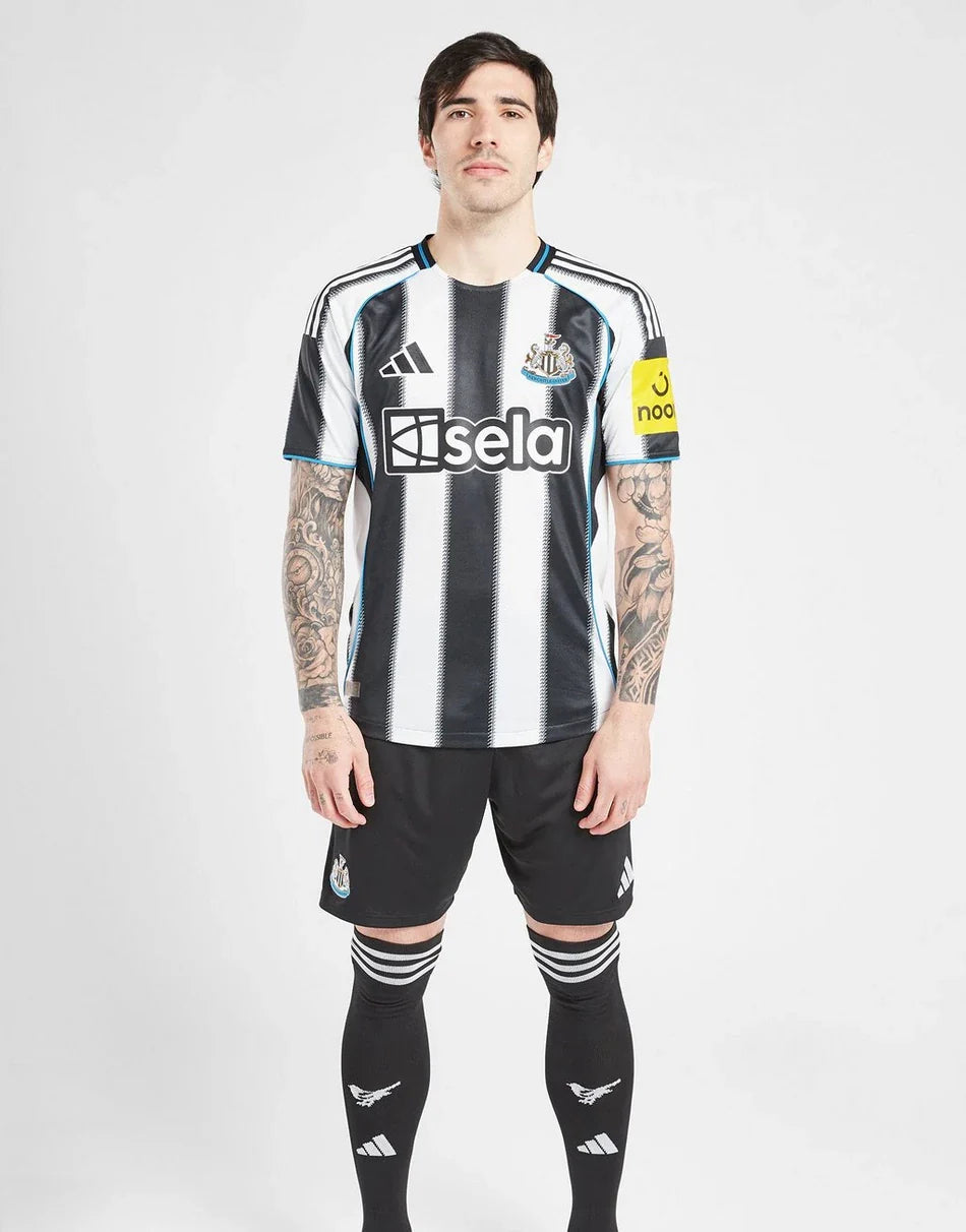NEWCASTLE UNITED FC 2025/26 THUISSET