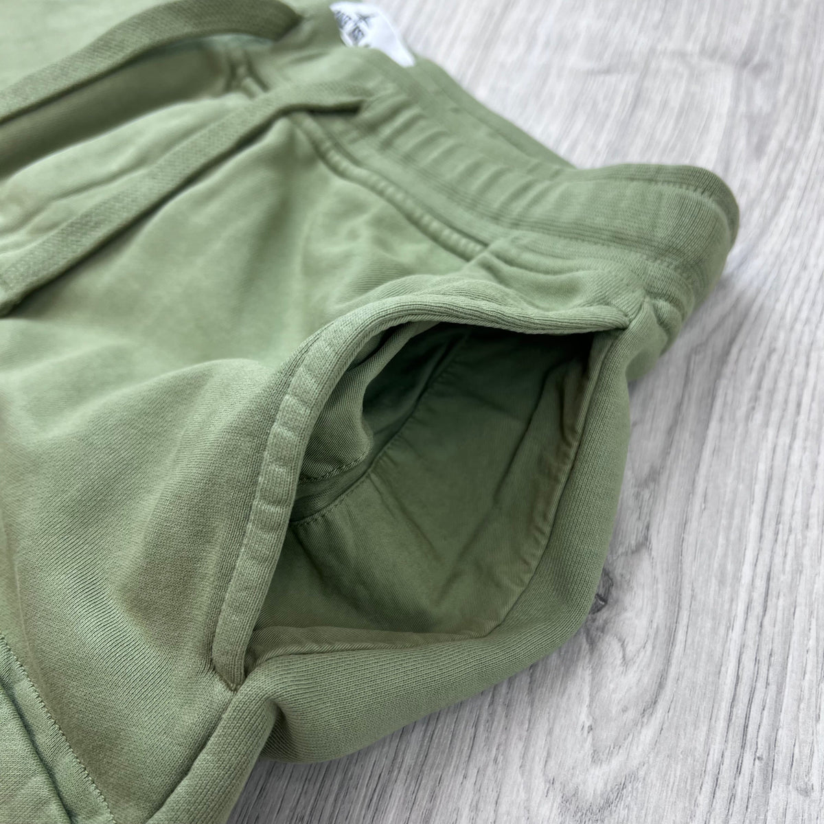 STONE ISLAND CARGO LAURELGROEN — SHORTS