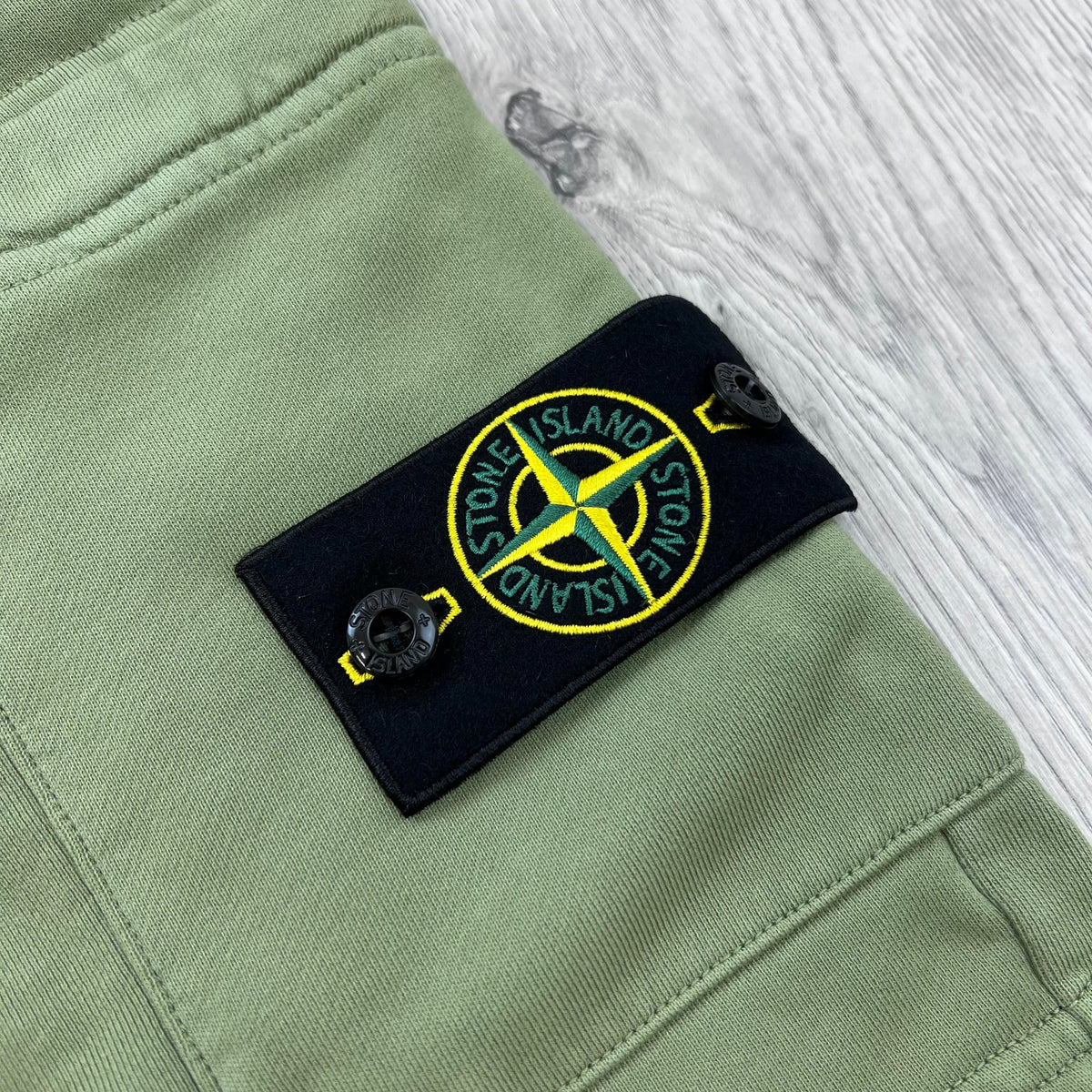 STONE ISLAND CARGO LAURELGROEN — SHORTS